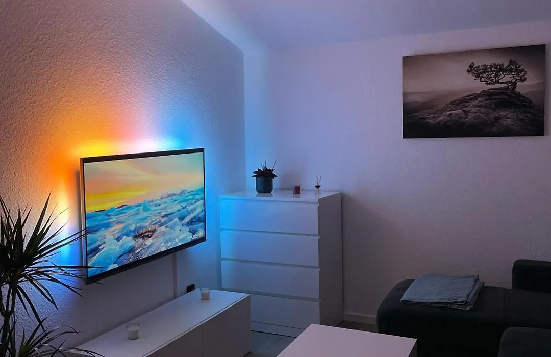 Modern Comfort In Central Hamburg 3 Room Apartment-1