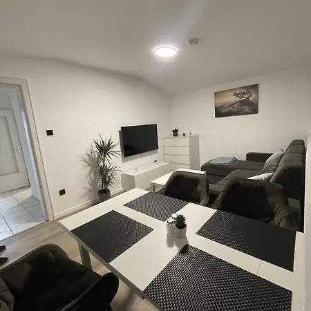 Modern Comfort In Central Hamburg 3 Room Apartment-3